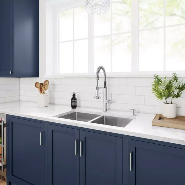 Proflo Scovin Commerical Pull Down Kitchen Faucet - Image 3
